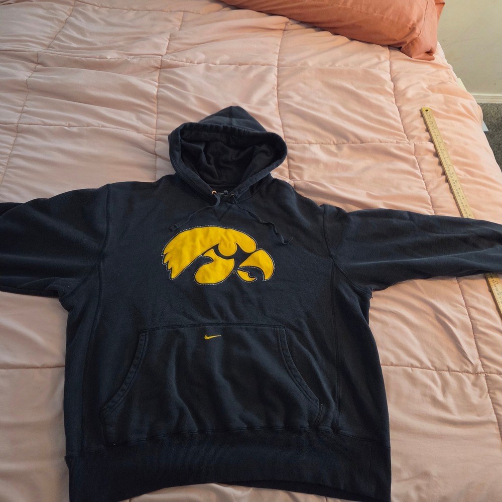 Nike Iowa Hawkeyes Hoodie Mens XL Black Pullover Graphic Sweatshirt NCAA